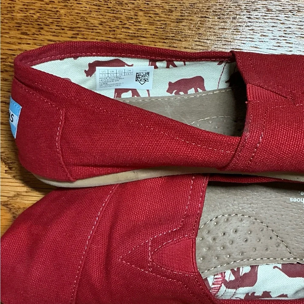 TOMS Classic Red Canvas Slip-On Shoes Women’s Size 7.5